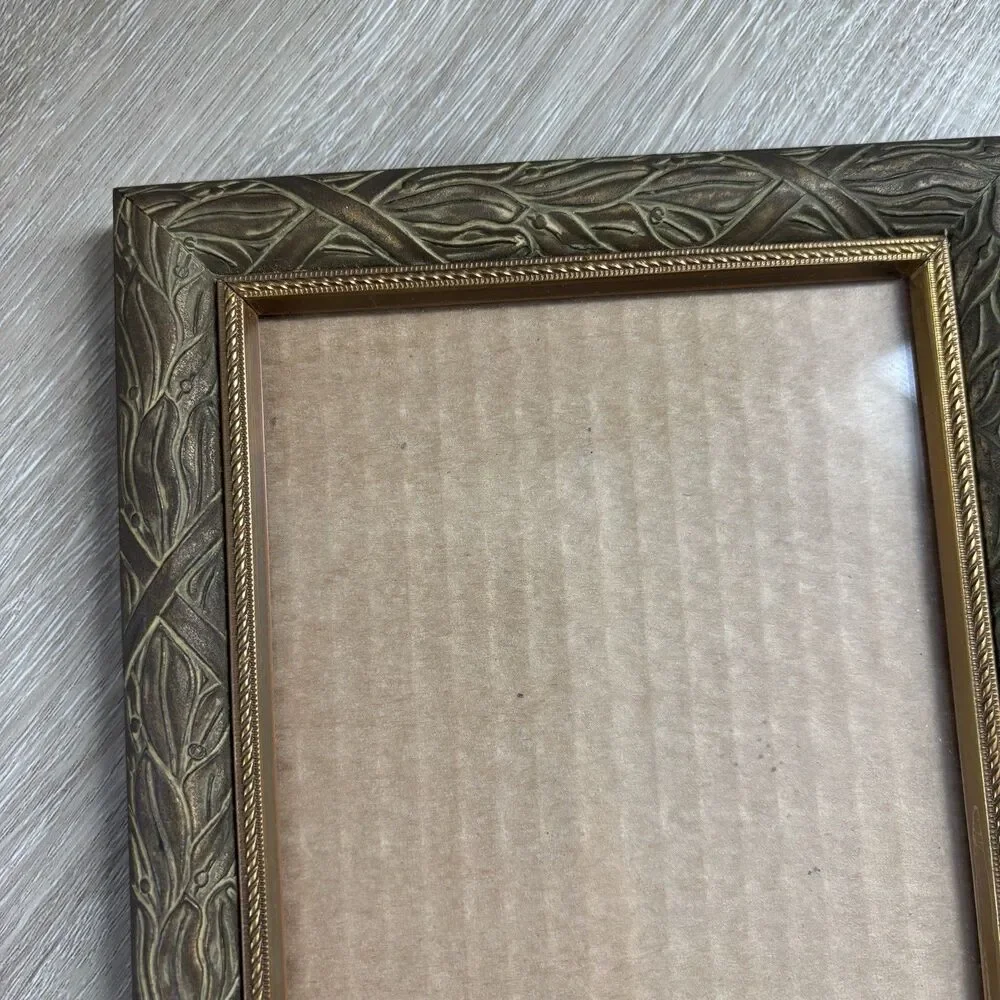 Vtg Ornate Green Bronze Patina Metal Leaf Vine Picture Frame 4x6 Tabletop Velvet